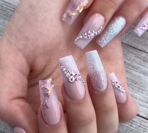 Nails With Jewelry On Them, Mail Art With Rhinestones, Diamond Inspired Nails, Rihstone Nail, Fake Nails With Gems, Nail Ideas Stones, Rine Stone Nails Designs Simple, Nail Gems Rhinestones, Chrome Nails Gems