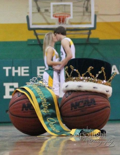 Basketball Couple Pictures, Basketball Relationship Goals, Sports Relationship, Boyfriend Board, Basketball Couples, King And Queen Pictures, Sports Poses, High School Couples, High School Relationships