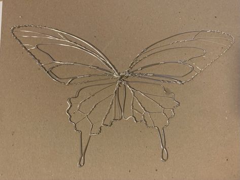 Copper Wire Butterfly, Butterfly Art Sculpture, Butterfly Made Of Wire, How To Make Wire Butterfly, Wire Butterfly Sculpture, Butterfly Wire Art, Wire Butterfly Diy, Wire Sculpture Ideas, 3d Wire Sculpture