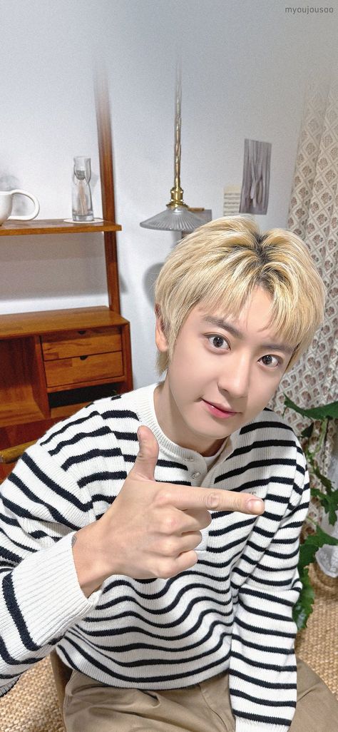 Foto Chanyeol Exo, Takahashi Ran, Instagram Bio Quotes, Bio Quotes, Instagram Bio, Park Chanyeol, Celeb Crushes, We Are One, My Sunshine