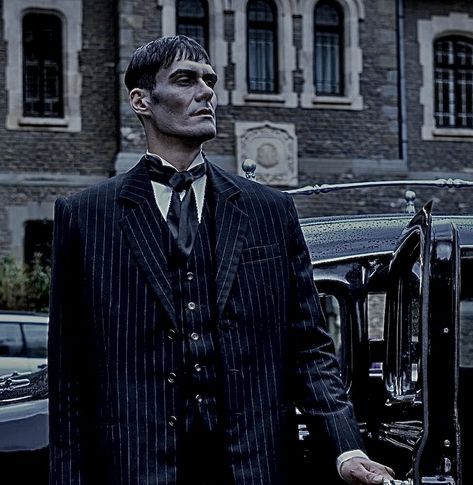 Lurch Wednesday, Lurch Addams, Wednesday Characters, Adams Family Costume, Wednesday Party, Scarecrow Ideas, Nevermore Academy, Wednesday Movie, Adams Family