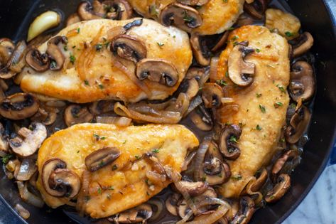 Chicken Marsala is a beloved Italian-American staple, and this extra-simple (and extra delicious!) version is a great weeknight staple. Even better? You can cook everything up in one pan! To keep things dairy-free, we left out all butter in place of olive oil. If you want to make this gluten free, rice flour is a good substitute for all purpose wheat. One Pan Chicken Marsala, Giadzy Recipes, Food Cleanse, Healthy Italian Recipes, Chicken With Mushrooms, Giada Recipes, Healthy Italian, One Pan Chicken, Chicken Marsala