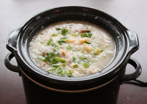 overnight slow cooker mushroom and chicken congee Congee Crockpot, Slow Cooker Porridge Overnight, Slow Cooker Congee, Crockpot Congee, Chicken Congee Recipe, Munchie Ideas, Mushroom Congee, Asian Condiments, Mushroom And Chicken