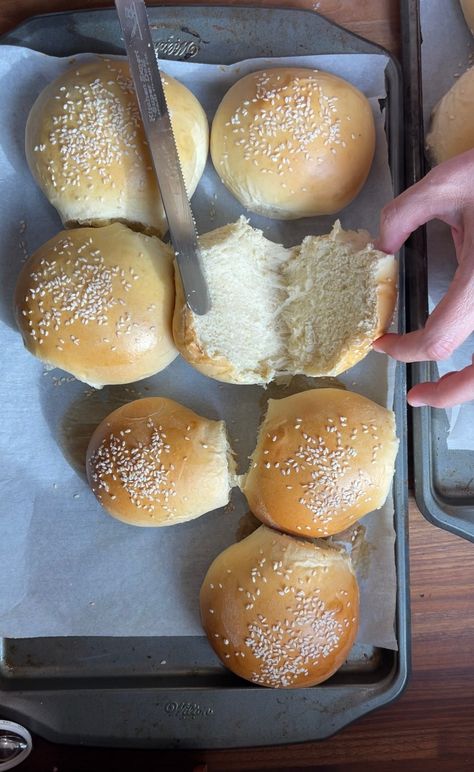 Homemade Hamburger Buns Cinnamon Sugar Bread, Homemade Hamburger Buns, Tulip Farm, Homemade Burger, Sugar Bread, Bread Maker Recipes, Bread Homemade, Crock Pot Freezer, Homemade Hamburger