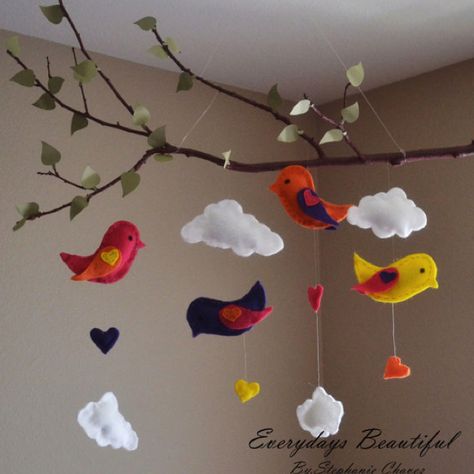 How adorable! Tree Mobile, Diy Nursery Mobile, Mobiles For Kids, Branch Tree, Diy Baby Mobile, Bird Nursery, Deco Champetre, Bird Mobile, Diy Bird Feeder