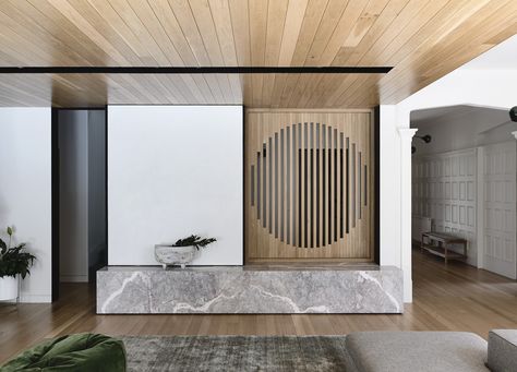 Malvern Garden House by Taylor Knights Timber Screen Interior, Screen Interior, Timber Screen, Glass Pavilion, Light Hardwood Floors, Tv Screen, Australian Architecture, Garden House, Glass Case