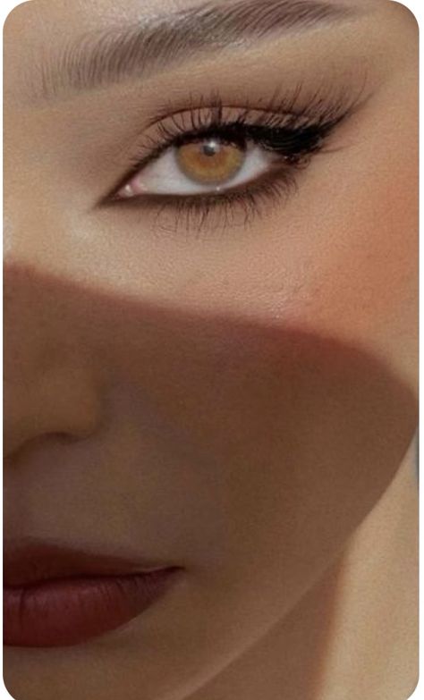 Powerful Eye Makeup, Makeup On Almond Eyes, Cowgirl Eye Makeup, Desert Makeup Looks, Soft Fox Eye Makeup, Upturned Eye Makeup, Makeup Almond Eyes, Italian Makeup Looks, Almond Eyes Makeup