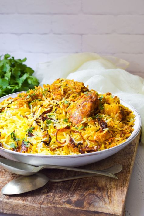 Biryani Rice Chicken, Chicken Breyani Recipes South Africa, Slow Cooker Biryani, Chicken Byrani Rice Recipe, Biriyani Recipies, Briyani Receipes Rice, Best Chicken Briyani Receipes, Flavored Chickpeas, Chicken 65 Biryani