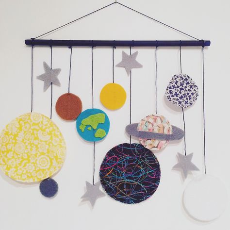 New line Solar System Crafts For Kids, Hanging Solar System, Kids Wall Hanging, London Prints, Hanging Crafts, Solar System Projects, Solar System Crafts, Creative Kids Crafts, Space Birthday Party