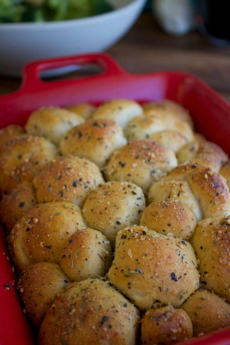 Garlic Pull Apart Bread Pillsbury, Pull Apart Garlic Bread, Ricotta Stuffed Chicken, Bubble Bread, Baked Ricotta, Garlic Cheese Bread, Garlic Knots, Cheese Crisps, Biscuit Dough