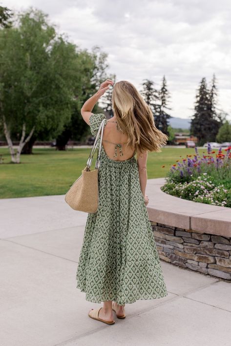 There's nothing like throwing on a casual maxi dress in summer. Sharing the best long flowy dresses of the season and how to style them in this post. Floaty Dress Aesthetic, Flowy Long Dress Casual, Maxi Sundress Casual, Flowy Summer Outfits, Long Flowy Summer Dress, Midi Dresses With Sleeves, Long Flowy Dresses, Flowy Beach Dress, Brand Session