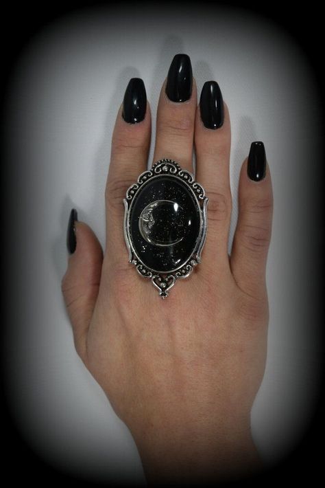 Gothic Jewelry Rings, Intricate Ring, Crescent Moon Face, Witch Ring, Ring Frame, Intricate Rings, Witch Rings, Witch Moon, Jewelry Gothic