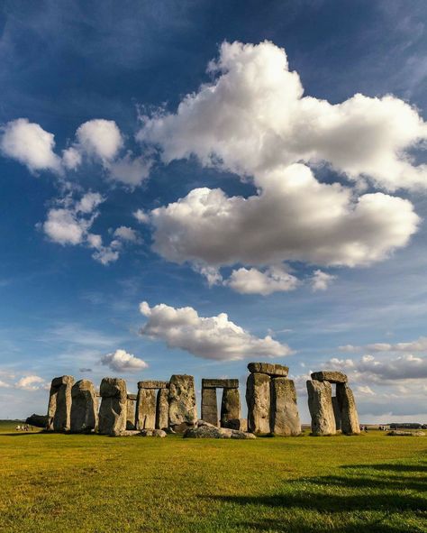 Stonehenge Aesthetic, Stonehenge Photography, Stonehenge England, Megalithic Monuments, Uk Landscapes, Stone Feature, Stonehenge, English Countryside, Salisbury