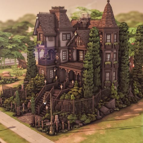 🖤 Base Game Dark Manor 🖤 I'm so happy that there are now some new color variations for many items in the base game. Building is twice as much fun! I'm hoping for a few more plants in the BaseGame at some point haha, but I don't think that'll happen. 🖤🌲🌇🖤🌲🌇🖤🌲🌇 This Victorian house on an overgrown hill has three bedrooms and is fully furnished. The furnishings are decorated in dark and heavy tones. 🖤🌲🌇🖤🌲🌇🖤🌲🌇 #thesims4builds #thesims4homes #showusyourbuilds #sccregram #somesimlishbuild #sim... Base Game Home Sims 4, Bloxburg Colorful House, Gothic Sims 4 House, Sims 4 Base Game House, Sims 4 Victorian House, Pretty Houses, Sims Houses, Sims Builds, Homes Ideas