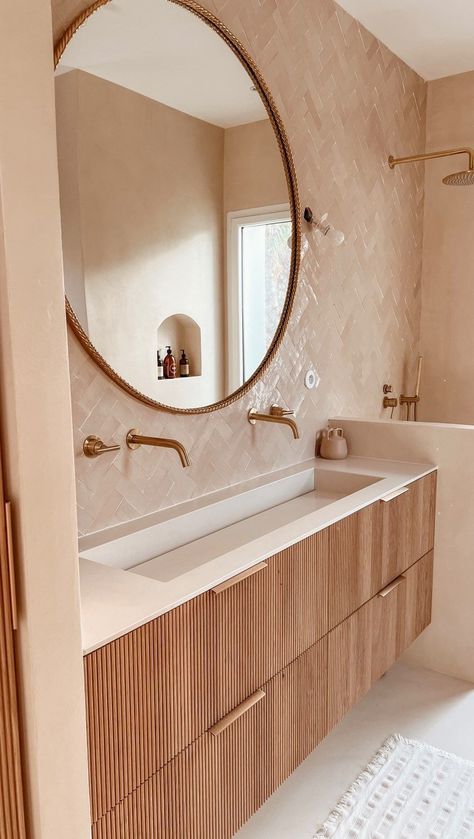 Two Mirrors One Sink In Bathroom, Bathroom Ideas 2 Sinks, Bathroom Ideas Sink, Two Sink Bathroom Ideas, Bad Inspo, Bathrooms Sinks, Balcony Ideas Cozy, New Bathroom Ideas, Deco Bathroom