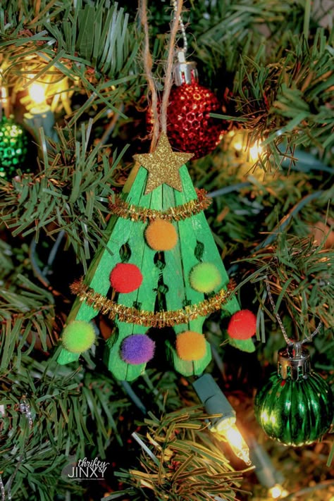 Clothespin Christmas, Pin Ornaments, Clothes Pin Ornaments, Clothespin Crafts Christmas, Christmas Tree Ornament Crafts, Christmas Clothespins, Ornament Craft, Kids Christmas Ornaments, Christmas Tree Decorations Diy