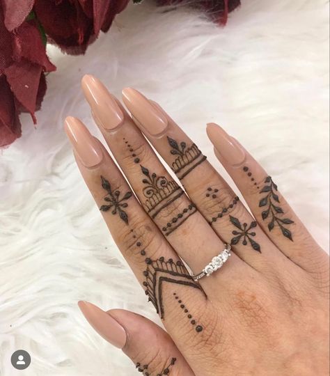 henna henna designs henna tattoo henna tattoos henna design henna tattoo designs hennas henna hand henna tattoo design henna tattoos designs Henna Finger Tattoo, Henna Motive, Hanna Tattoo, Simple Henna Designs Hand, Cool Henna Designs, Tattoo Designs Henna, Small Henna Tattoos, Henna Tattoo Design, Small Henna Designs