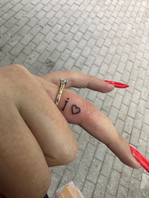 Matching Finger Tats For Couples, Initial Tattoo Ideas Couple Ring Finger, Cool Initial Tattoos, I Heart You Tattoo, Name Tattoos Finger, Name On Hand Tattoos For Women, Small Boyfriend Name Tattoos For Women, I Initial Tattoo, Finger Tattoos Initials