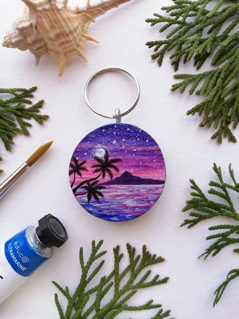 Hand Painted Wooden Keychain, Wooden Keychain Painting Ideas, Keychain Drawing Ideas, Mdf Keychain Painting, Wooden Keychain Painting, Hand Painted Keychain, Keychain Painting, Keychain Drawing, Thasos Greece