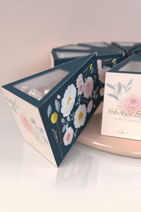 Pastry Shop Packaging, Cheesecake Slice Packaging, Packaging For Cakes, Custom Food Packaging, Cake Packaging Photography, Pound Cake Slices Packaging Ideas, Cake Packaging Design Box Templates, Cake To Go Packaging, Cheesecake Box Packaging