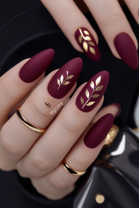 Leaf Nails Autumn, Short Moody Nails, Thanksgiving Nails Maroon, Modern Fall Nails, Maroon Fall Nail Designs, Fall Glam Nails, Golden Nails Designs Classy, Fall Bride Nails, Dip Nail Designs Fall