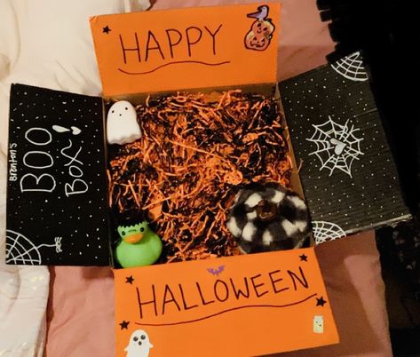 Spooky Box Ideas, Halloween Box Ideas, Boo Box Ideas, Halloween Treat Baskets, Spooky Basket, Boo Board, Halloween Box, Treat Basket, Spooky Party