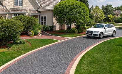 Pavers Over Concrete, Driveway Edging, Cobblestone Pavers, Brick Edging, How To Install Pavers, Permeable Pavers, Stone Driveway, Front Walkway, Paver Driveway