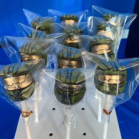 🎮MASTER CHIEF CAKE POPS🎮  @polishedtreats #polishedtreats   #masterchief #masterchiefcakepops #halo #halocakepops #halotreats #themedcakepops #vanillacakepops #cakepop #cakepops #homebaker #gamerparty #gamer Halo Themed Birthday Party, Halo Birthday Party Ideas, Halo Birthday Parties, Halo Cake, Felix Birthday, Halo Birthday, Halo Party, Halo Master Chief, 5th Birthday Party Ideas