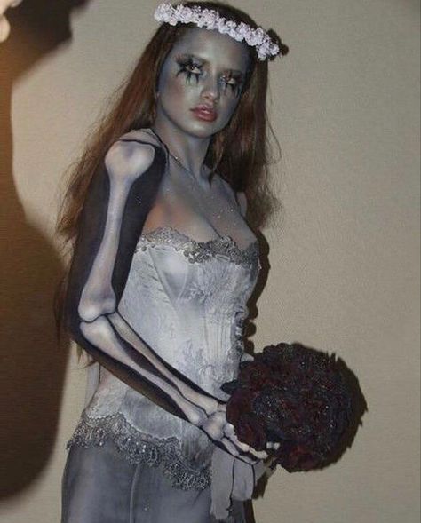 Corpse Bride Halloween, Bride Halloween, Emily Corpse Bride, Corpse Bride Costume, Bride Costume, Long Dark Hair, Corpse Bride, Victoria Secrets, Adriana Lima