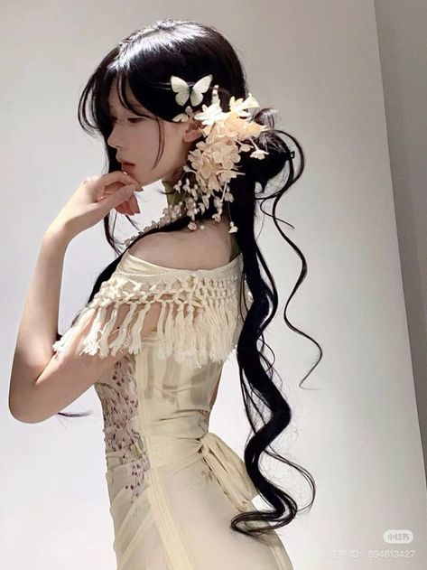 Fairytale Hair, Chinese Woman, Chinese Wedding Dress, Modern Haircuts, Chinese Hairstyle, Silk Dress Long, Business Hairstyles, Hairstyles For Short Hair, Hair Reference