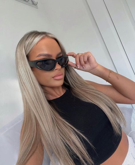 Highlight Hair Dye, Perfect Blonde Hair, Blonde Aesthetic, Summer Blonde Hair, Money Piece, Blonde Hair Looks, Hair Color Balayage, Hair Inspo Color, Blonde Hair Color