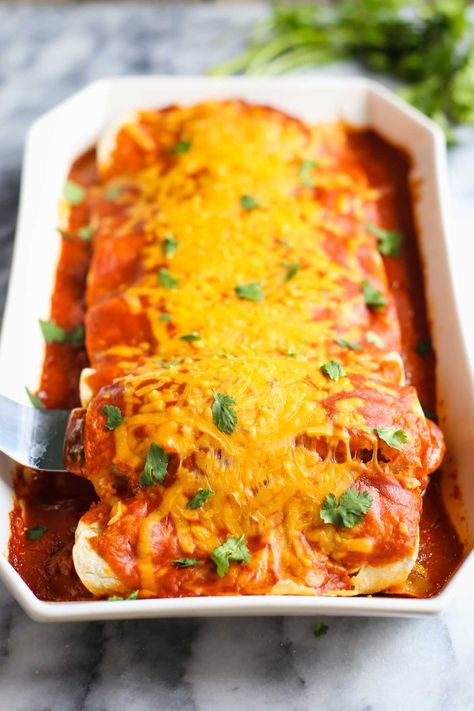 Veggie VEGAN Enchiladas- this enchilada recipe is packed with flavor and nutritous veggies and SURE to please the whole family! Vegan Enchiladas, Enchilada Recipe, Enchiladas Recipe, Party Dishes, Enchilada Recipes, Food Dinner, Chicken Enchiladas, Delicious Meals, Vegan Cooking