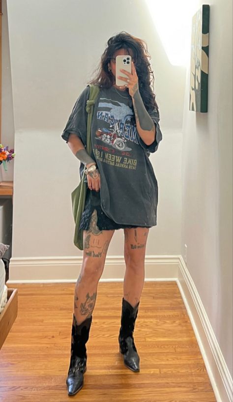 Oversized Shirt As Jacket, Birthday Outfits Aesthetic Vintage, Cowgirl Boots Alternative Outfit, Grunge City Outfits, Weekend Day Outfit, Boho Rocker Chic Style Summer, Comfortable Night Out Outfit, Elevated Grunge Style, Goth Granola Aesthetic