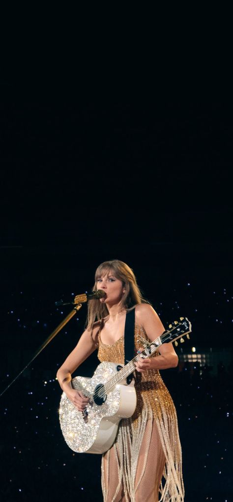 Taylor Swift Images Pictures, Fearless Taylor Swift Aesthetic Wallpaper, Fearless Astetic Taylor Swift, Taylor Swift Fearless Taylor Version, Fearless Wallpaper Aesthetic, Fearless Wallpaper Taylor Swift, Tailor Swift Aesthetic, Taylor Swift Vintage Aesthetic, Fearless Aesthetic Wallpaper