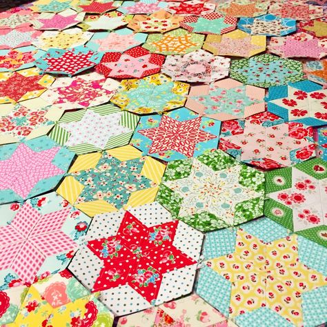 Three Owls Handmade: Diamond Star EPP Quilt in Progress Smitten Quilt, Tula Nova, Hexi Quilt, Epp Quilt, Temperature Quilt, Hand Piecing, Millefiori Quilts, Quilting 101, Hexie Quilt