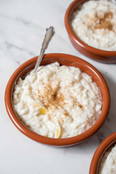 This creamy Spanish arroz con leche recipe is my mother-in-law's favorite. It's Spanish rice pudding done right! Spanish Rice Pudding Recipe, Spanish Rice Pudding, Padron Peppers Recipe, Tapas Night, Tapas Dinner, Spanish Tapas Recipes, Spanish Desserts, Rice Pudding Recipe, Slow Cooked Meat