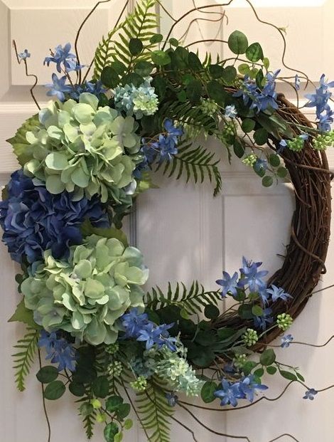 Spring Grapevine Wreath Ideas, Blue Wreaths For Front Door, Hydrangea Wreaths For Front Door, Grapevine Wreath Ideas, Diy Hydrangea, Hydrangea Wreath Diy, Hydrangea Wreath Summer, Hydrangea Door Wreath, Hydrangea Wreaths