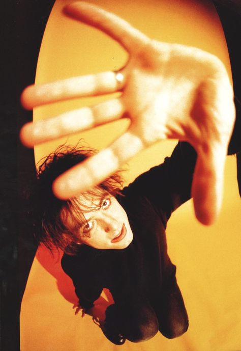 Robert Smith Photoshoot, Robert Smith Aesthetic, Robert Smith Wallpaper, Goth Bands, Bee Movie, Lost World, Robert Smith, Zoo Wee Mama, Party People