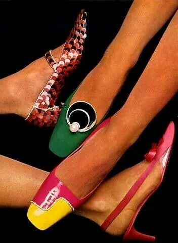 ♡ 60s Fashion Trends, 60s Shoes, 1960s Shoes, Roger Vivier Shoes, 60s 70s Fashion, Charles Jourdan, Fashion 1960s, Swinging Sixties, Sixties Fashion