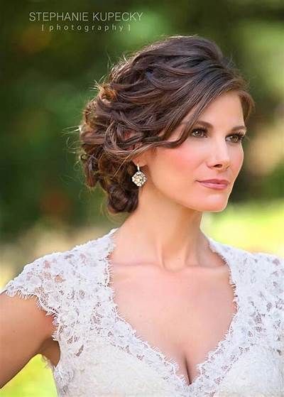 Mother Of The Groom Hairstyles, Wedding Hairstyles For Medium Hair ... Groom Hair Styles, Mother Of The Bride Hairdos, Mother Of The Groom Hairstyles, Sanggul Modern, Wedding Hairstyles For Medium Hair, Mother Of The Bride Hair, Hairdo Wedding, Updos For Medium Length Hair, Bridesmaid Hair Down