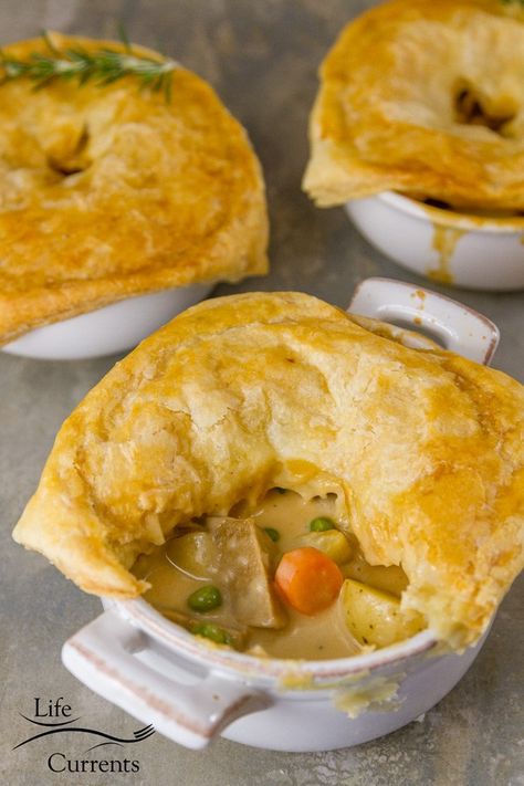 Sausage and Potato Pot Pie - Amazingly delicious individual pot pies filled with sausage, potatoes, carrots, peas, and a creamy gravy Sausage Pot Pie, Individual Pot Pies, Potato Pot Pie, Individual Chicken Pot Pies, Sausage Stew, Pot Pies Recipes, Pot Pies, Puff Pastry Recipes, Simply Delicious