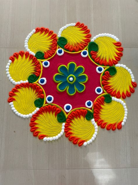 Round Rangoli Design Diwali, Sankranti Rangoli Designs, Round Rangoli, Makar Sankranti Rangoli, Simple And Easy Rangoli Designs, Best Rangoli, Simple And Easy Rangoli, Best Rangoli Design, Easy Rangoli Designs Videos