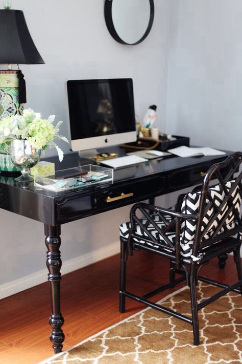 Love this study space Boho Glam Home, Desk Diy, Study Ideas, Fantasy Island, Dream Studio, Design Aesthetics, Working Space, Black Desk, Interiors Design