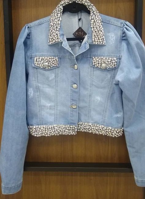 Diy Jean Jacket Ideas, Bedazzled Jacket, Jean Jacket Diy, Customised Clothes, Jean Diy, Bedazzled Jeans, Colorful Hairstyles, Diy Denim Jacket, Embellished Denim Jacket