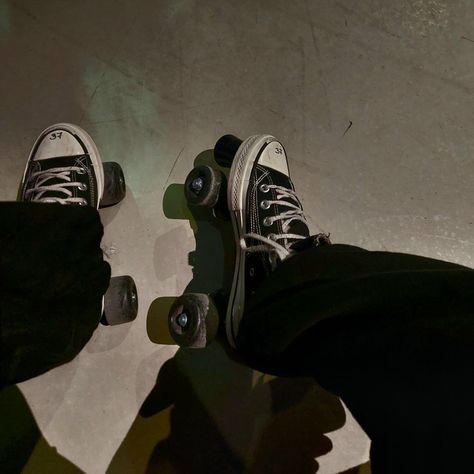 Black Roller Skates Aesthetic, Aesthetic Roller Skates, Rollerskates Aesthetic, Rollerskate Aesthetic, Skate Asthetic, Roller Skates Aesthetic, Roller Skating Aesthetic, Johnson Aesthetic, Jeremy Johnson