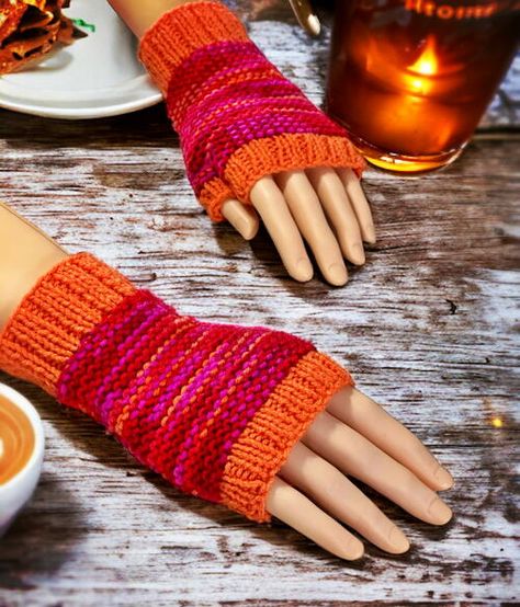 Easy To Knit Fingerless Gloves  Knit Flat On Straight Needles Knitting Graph Paper, Knitting Pattern Beginner, Fingerless Gloves Knitted Pattern, Basic Knitting, Knit Fingerless Gloves, Glove Pattern, Baby Hat Knitting Pattern, Knitting Basics, Sweater Patterns