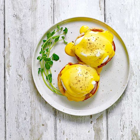 Easy Eggs Benedict Recipe ~ For Two Egg Benedict Aesthetic, Eggs Benedict Photography, Egg Dishes Plating, Egg Hollandaise Sauce, Egg Benedict Recipe, Easy Eggs Benedict Recipe, Best Eggs Benedict, Easy Eggs Benedict, Benedict Recipe