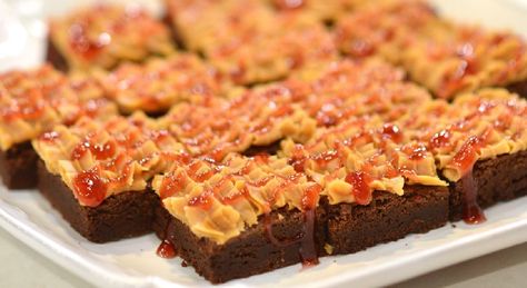 Patricia Heaton combines two classic treats to make her Chocolate Brownies with Peanut Butter and Jelly Frosting Best Brownie Mix, Brownies With Peanut Butter, Classic Brownies, Patricia Heaton, Sugar Dough, Party Cooking, Cereal Bar, Chocolate Cheese, Peanut Butter Brownies