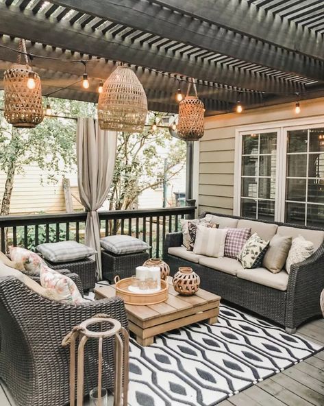 30 Patio String Light Ideas to Make Your Space Shine Stoep Idees, House Sunroom, Deck Decor Ideas, String Light Ideas, Lanai Ideas, Gazebo Decor, Small Patio Decorating Ideas, Patio Ideas On A Budget, Back Deck Decorating Ideas