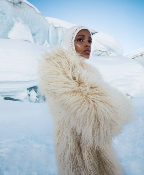 BAZAAR Wins the Lucie Award for Best Fashion Layout of The Year Aya Jones, Txema Yeste, Karen Elson, Fashion Layout, Snow Fashion, Winter Images, Photoshoot Concept, Harper’s Bazaar, Harper's Bazaar